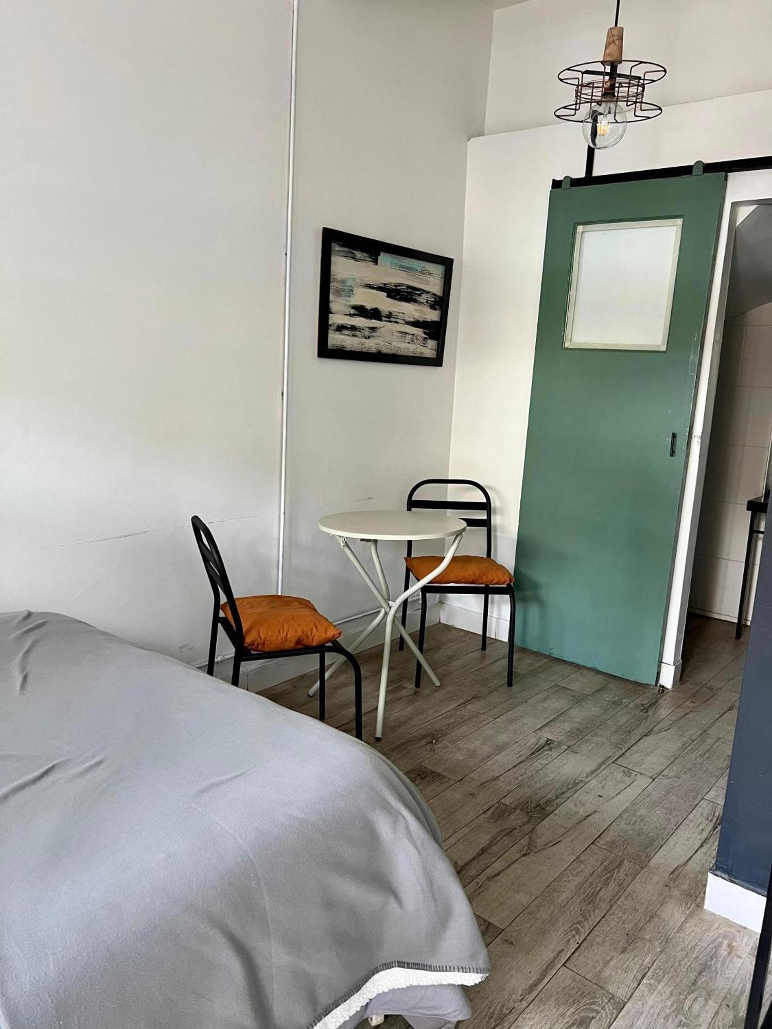 شقة Monoambiente En Zona Residencial ميندوزا الغرفة الصورة